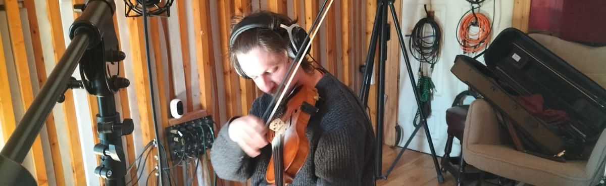 Seán O'Dálaigh playing the fiddle
